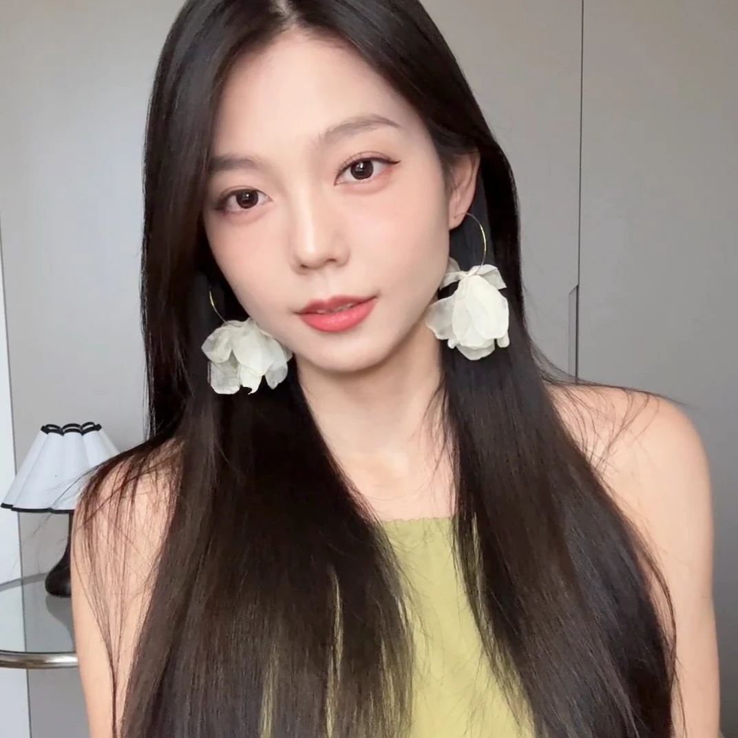 合金布艺耳饰 布艺小清新花朵耳圈2025春夏夸张复古港风甜美耳饰