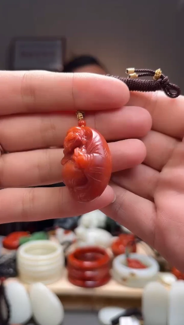 颈饰未镶嵌南红玛瑙吊坠