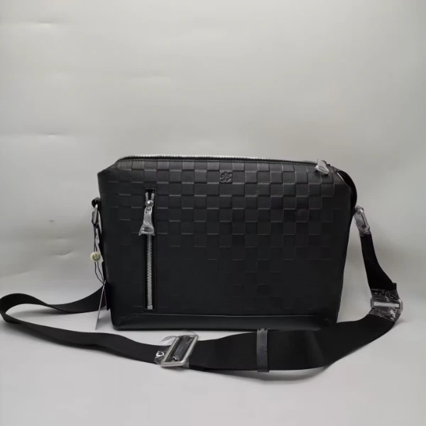 99新 LouisVuitton/路易威登 99新 18105 LV黑棋盘格全皮斜挎包