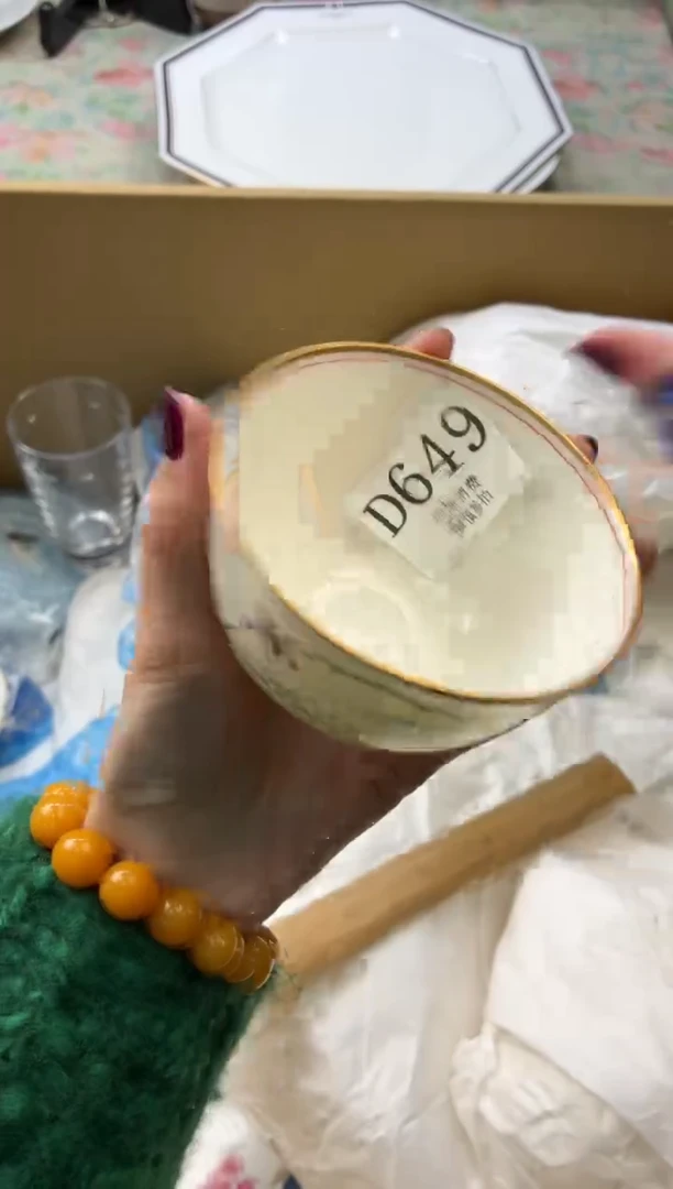 瓷片鱼****制       D649