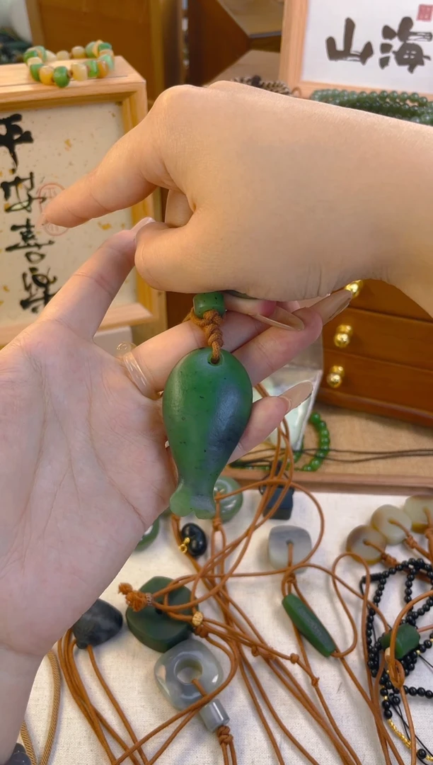 手链未镶嵌和田玉吊坠大鱼