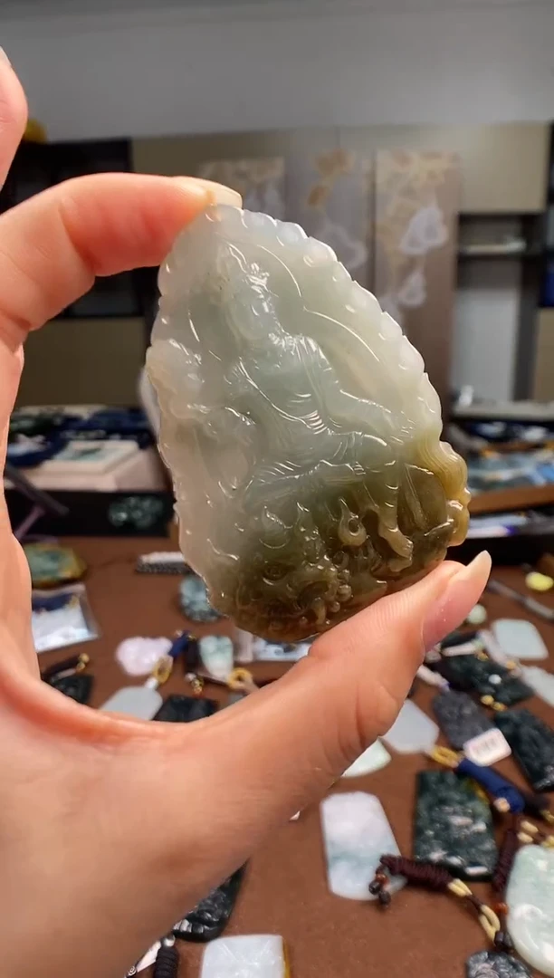 颈饰未镶嵌翡翠 多样性发其一
