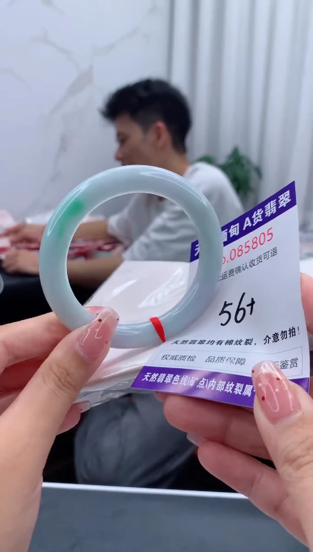 未镶嵌手镯翡翠有纹，完美者勿拍