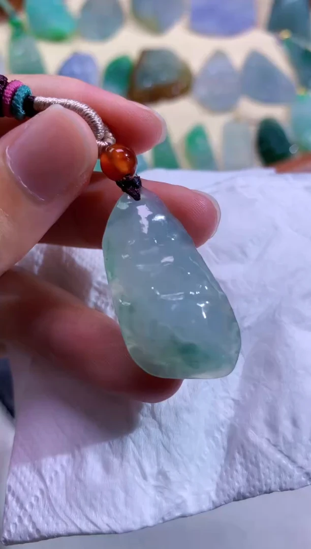 颈饰未镶嵌翡翠