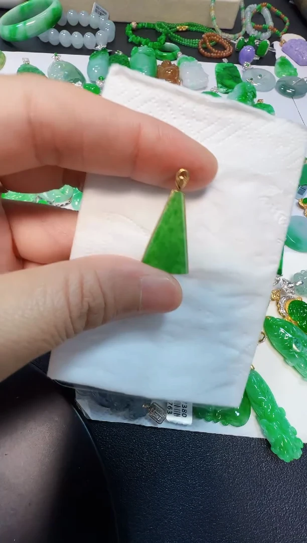 吊坠(不含链)18K金镶嵌翡翠800