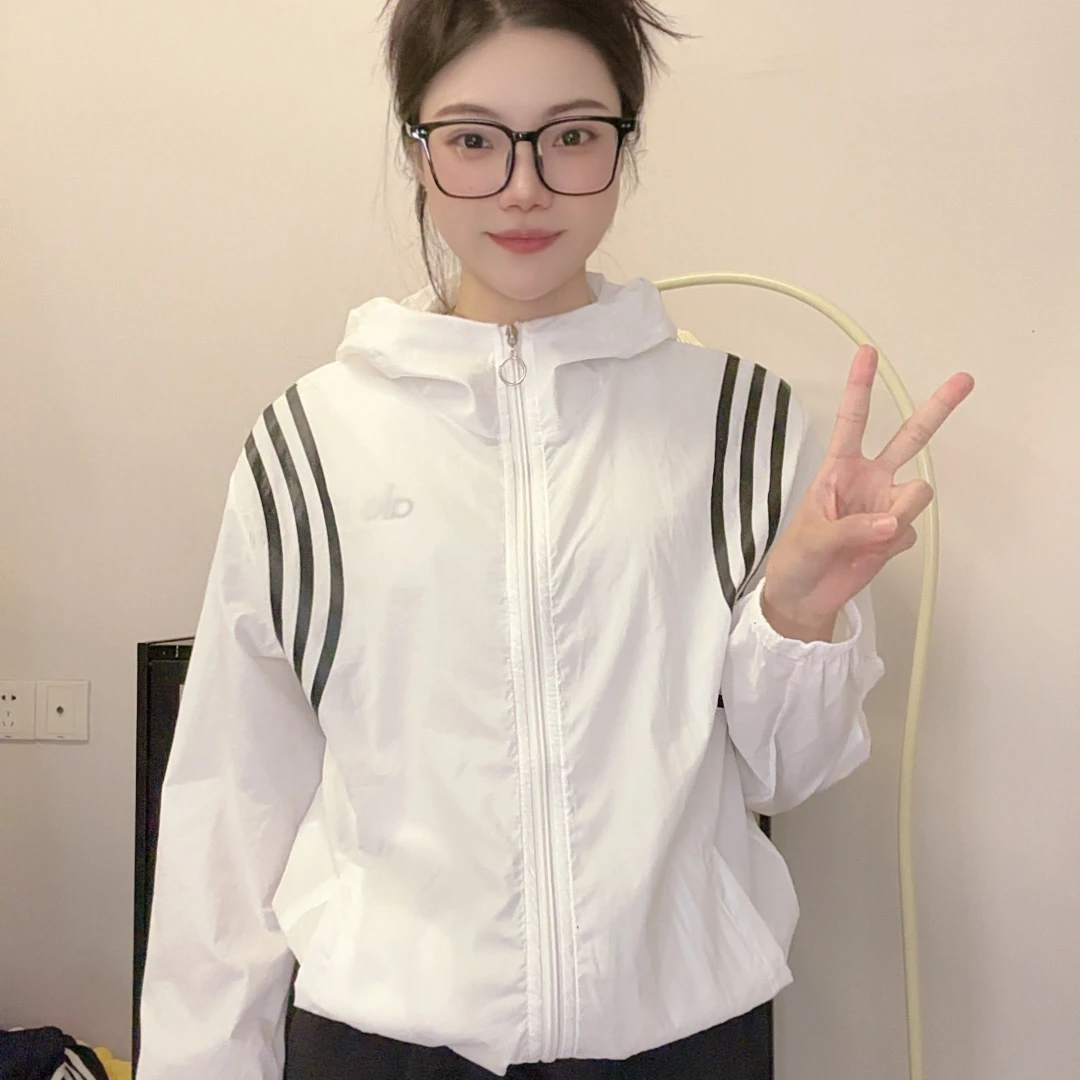 2025新款三条杠防晒衣夏天度假连帽宽松外套上衣女外套
