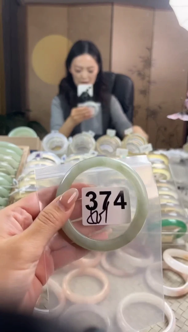手镯玛瑙/玉髓未镶嵌天山翠默认微抠374