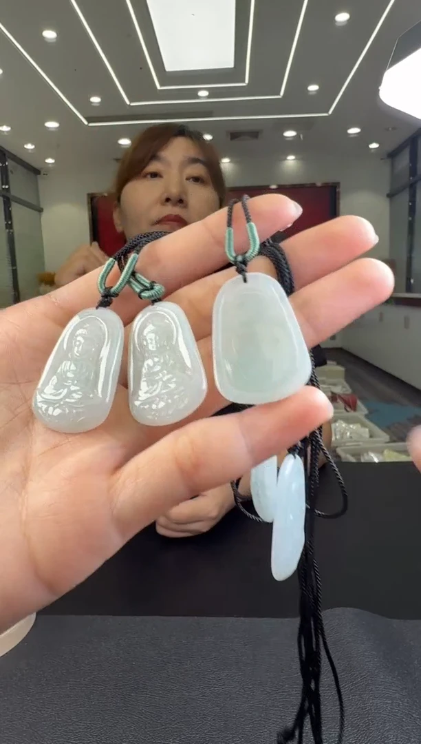 翡翠未镶嵌颈饰挂件狗（多样性发一）