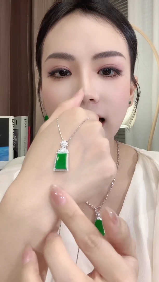 翡翠18K金镶嵌吊坠(不含链)A10