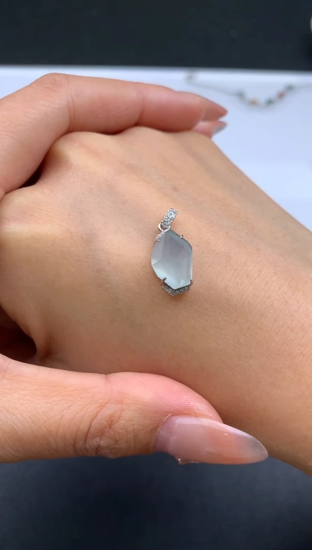 18K金镶嵌定制翡翠一****瓜镶嵌费不退不换