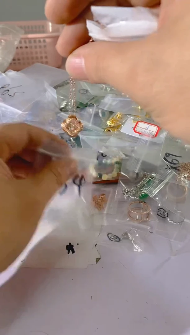 【闪购商品】水晶颈饰银S925镶嵌1154红宝，蓝宝，多样性发一件赠链