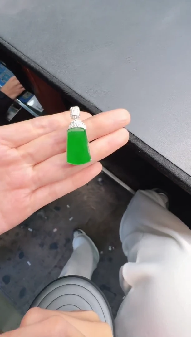 未镶嵌定制翡翠A货有轻微色差属于正常现象，无事牌1