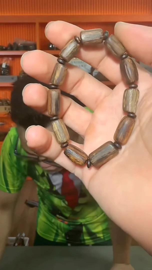 沉香手串227号单圈芽庄红土多样性发一