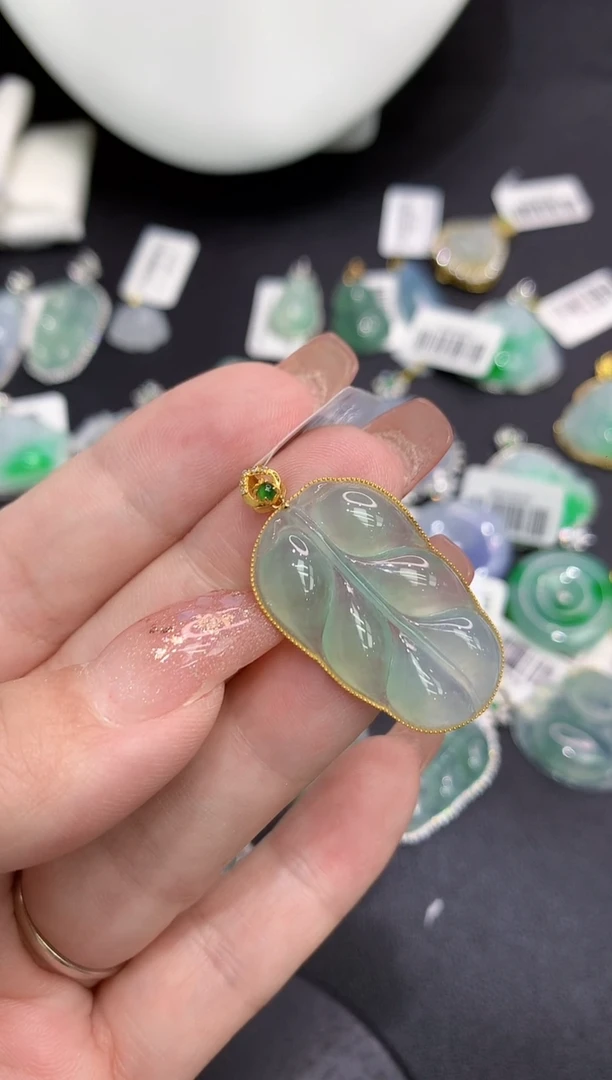 吊坠(不含链)18K金镶嵌翡翠111