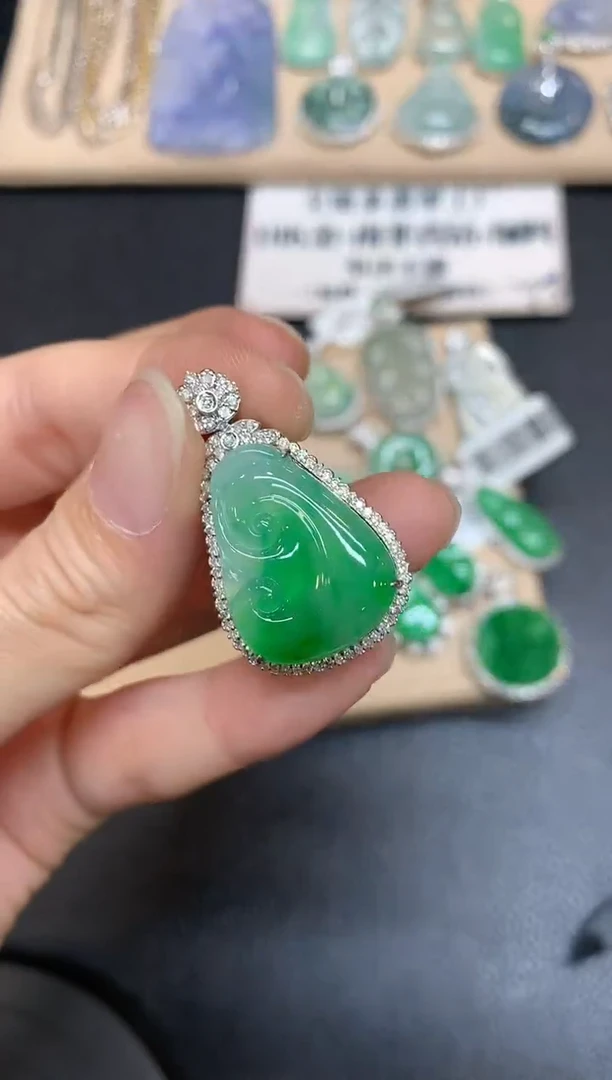 【闪购商品】翡翠颈饰18K金镶嵌如意【无服务费