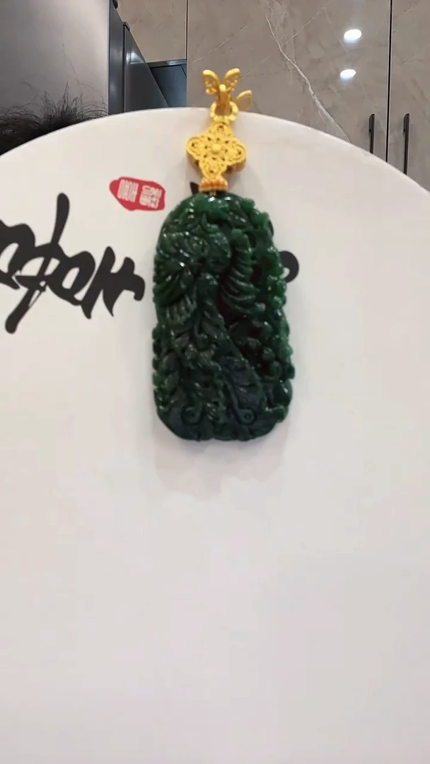 翡翠未镶嵌颈饰凤凰