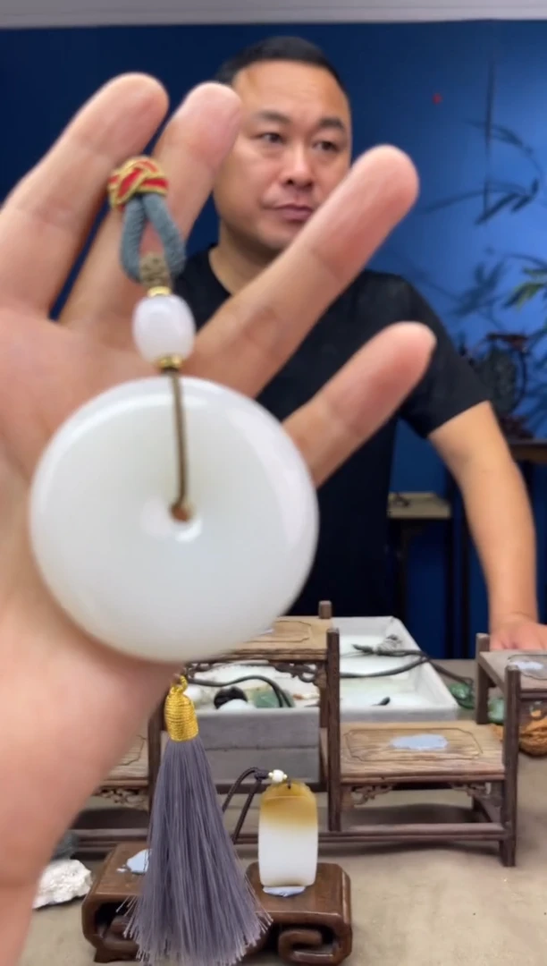 和田玉未镶嵌颈饰1