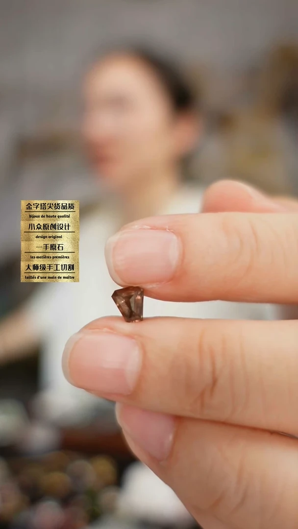 裸石彩色蓝宝石未镶嵌孫*龑刻面