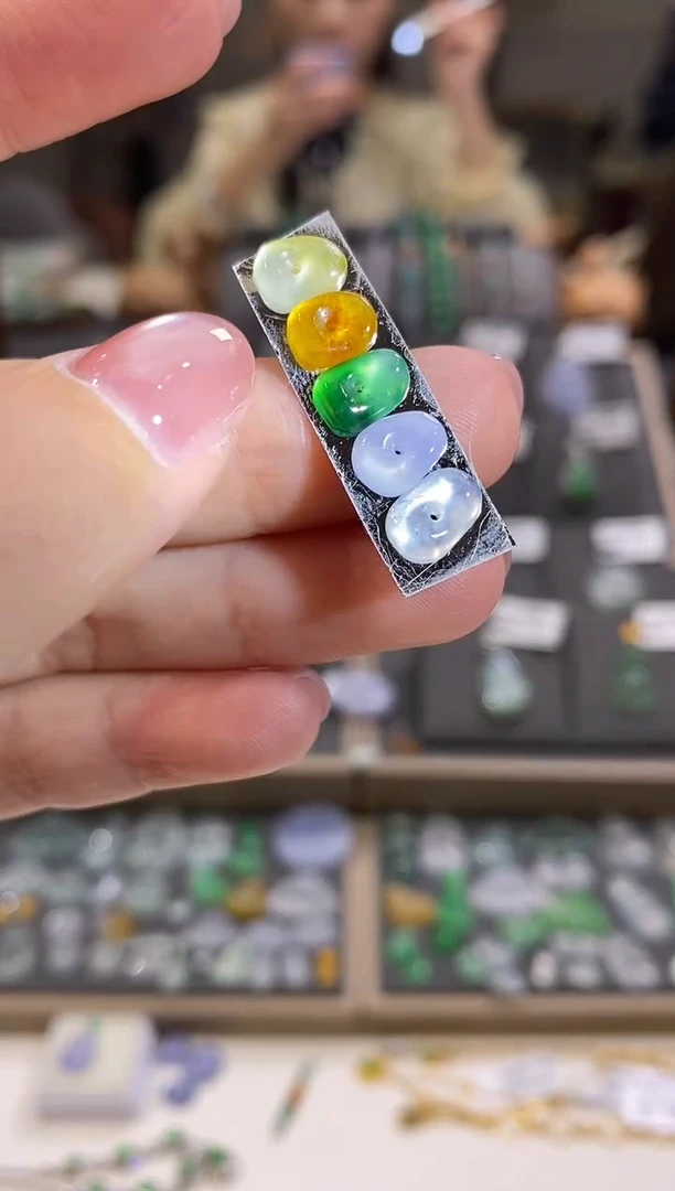 颈饰未镶嵌翡翠风生水起