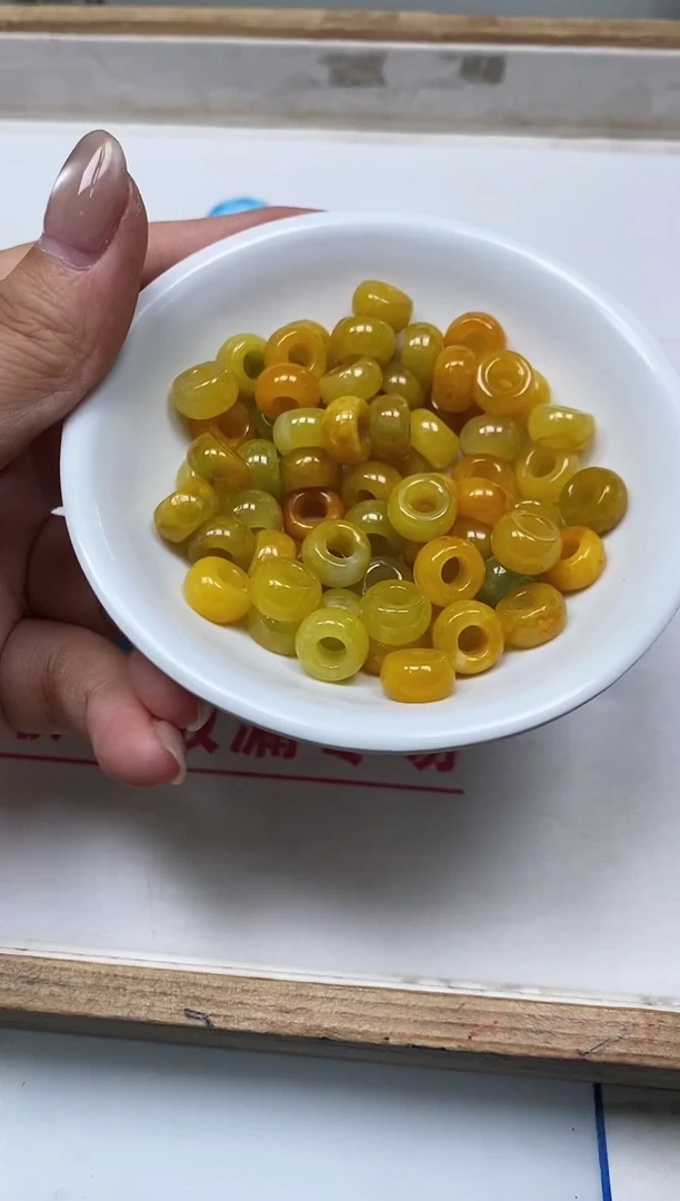 翡翠散珠未镶嵌M870 黄翡 面包扣 5个9.9元