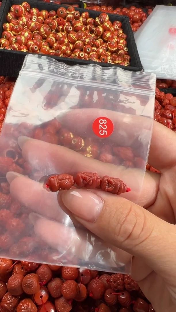 南红玛瑙未镶嵌颈饰1