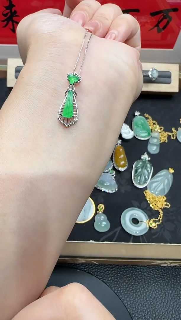 套链18K金镶嵌翡翠套链-勿拍
