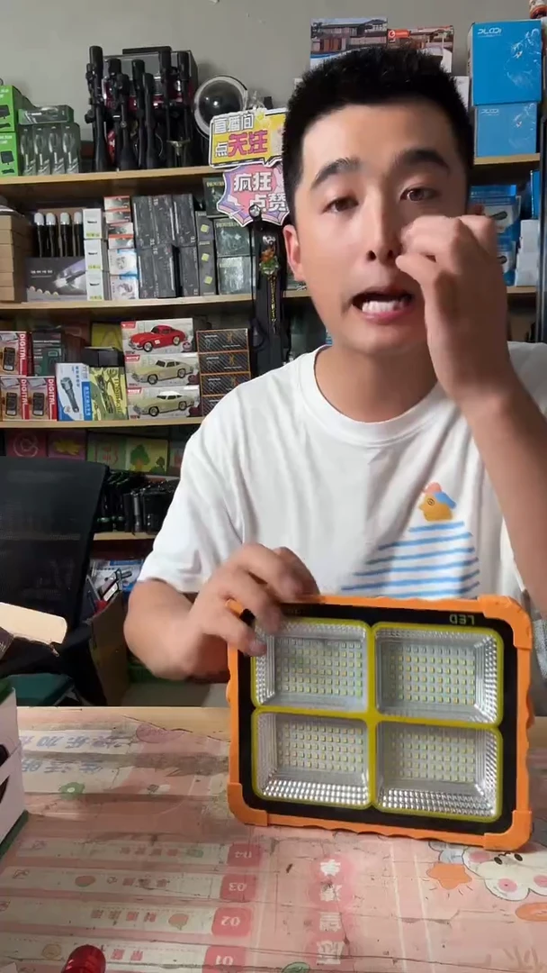 户外专用工作灯内置四节电池