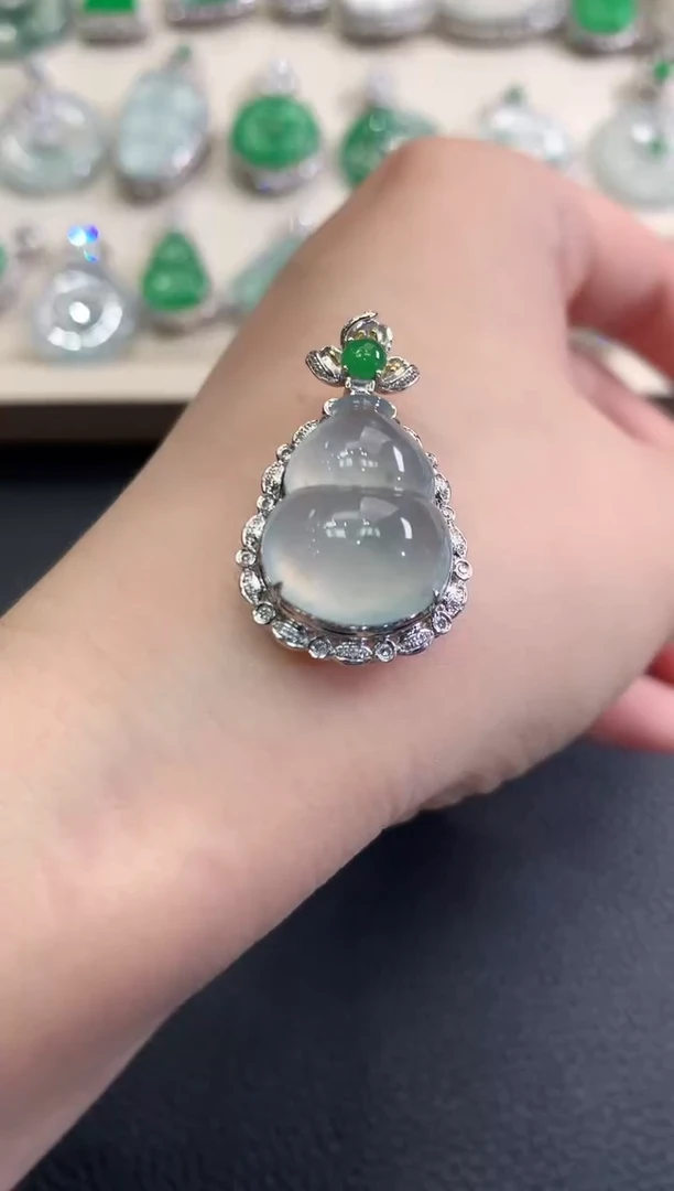 翡翠18K金镶嵌吊坠(不含链)春日珠宝 B73