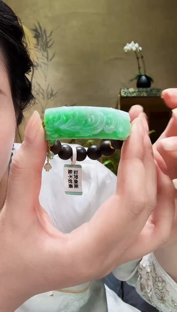 颈饰未镶嵌翡翠手牌