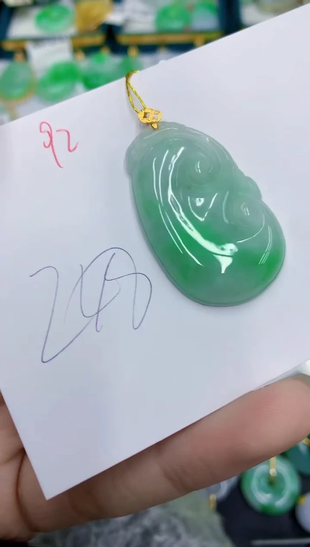 翡翠18K金镶嵌颈饰1111111111