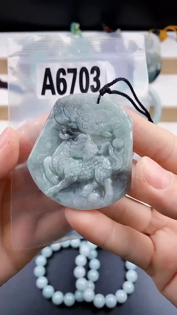 颈饰未镶嵌翡翠天然翡翠吊坠挂件