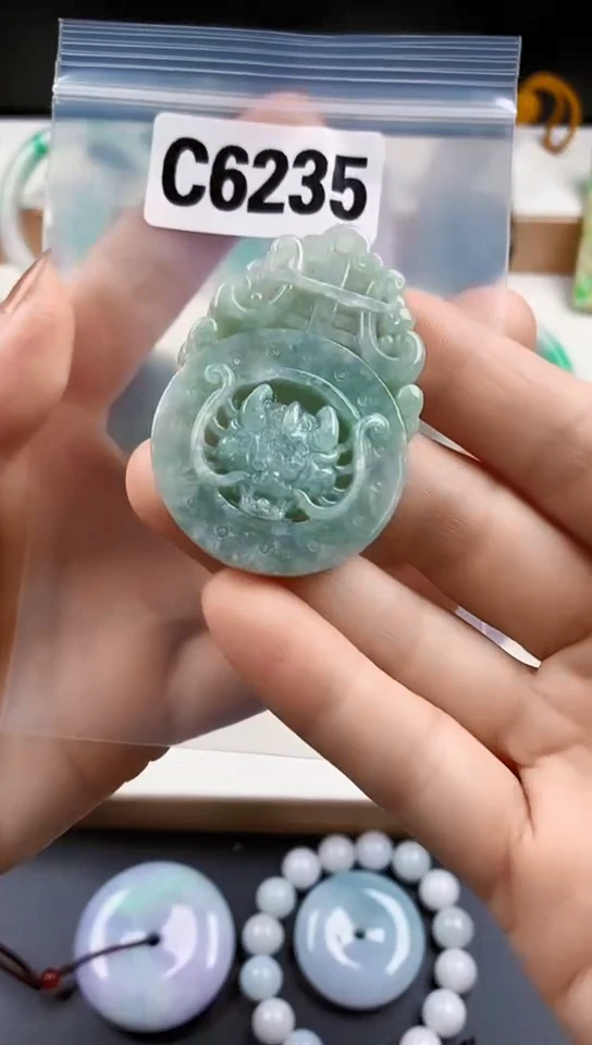 颈饰未镶嵌翡翠V天然翡翠吊坠挂件