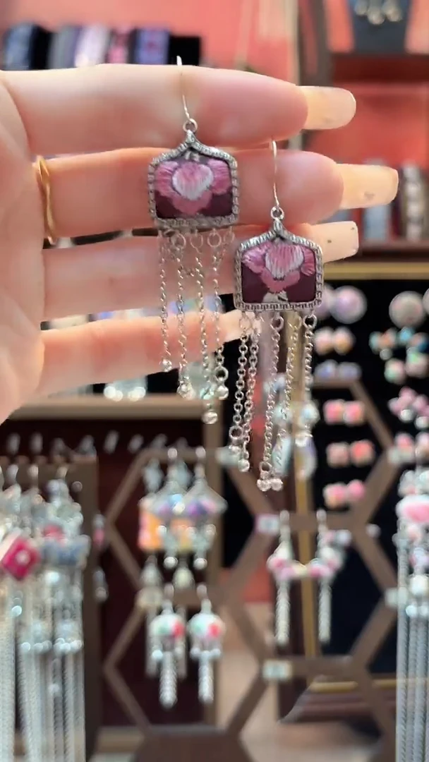 织绣 云织谣民族风精美饰品   146**