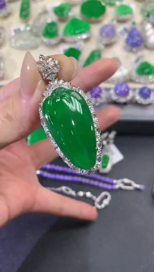 【闪购商品】翡翠吊坠(不含链)18K金镶嵌w51