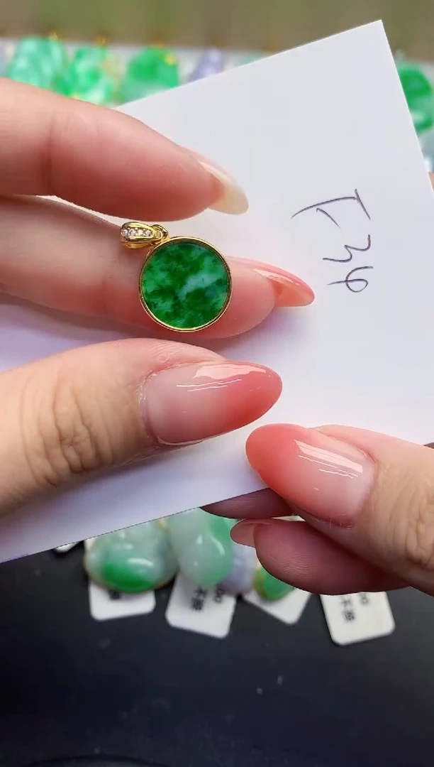 翡翠未镶嵌颈饰缅甸天然翡翠A货