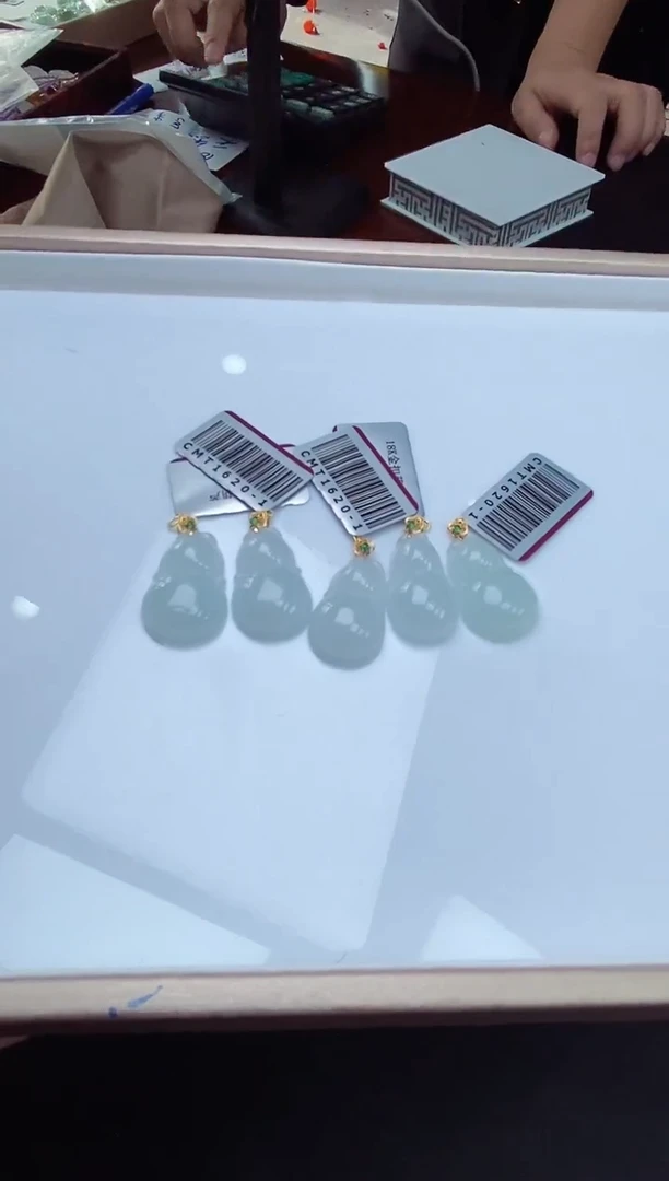 吊坠(不含链)18K金镶嵌翡翠葫芦18K金扣镶嵌@@CMT1620-1