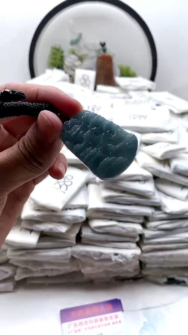 翡翠未镶嵌颈饰小山水2