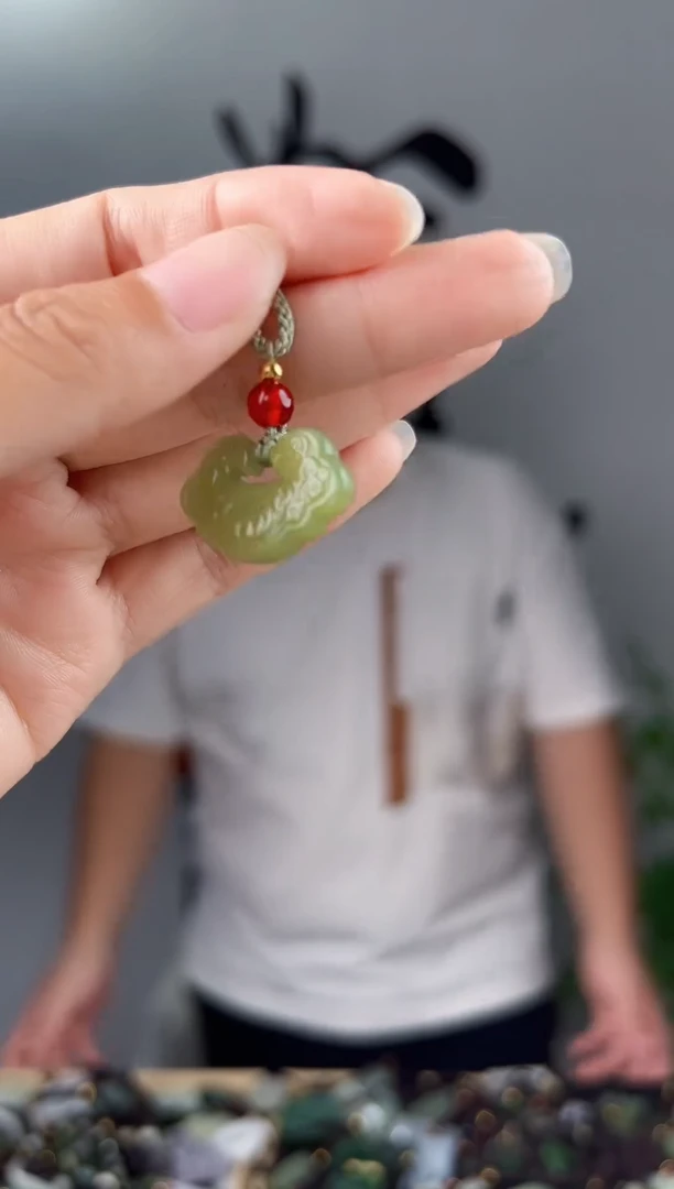 和田玉未镶嵌颈饰拍一发一，多样性发货