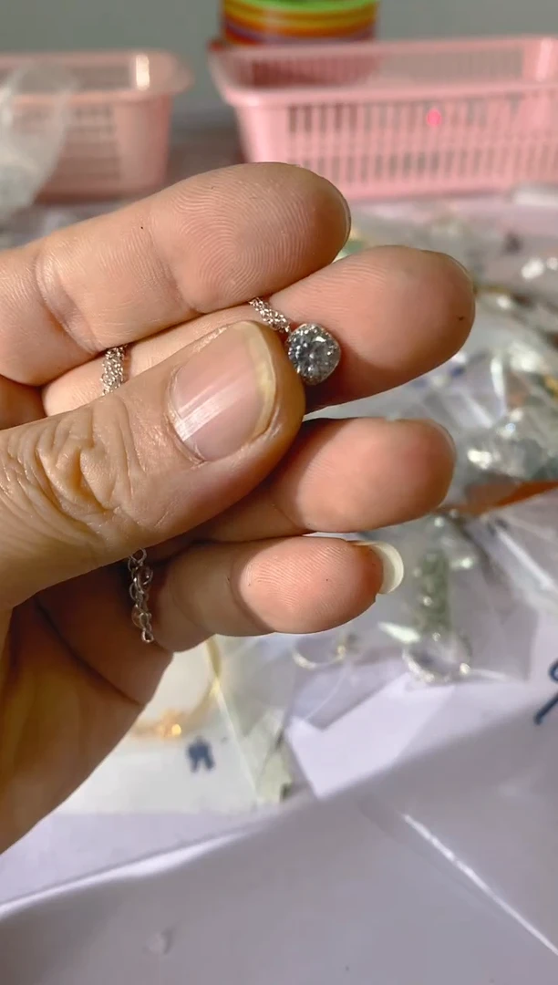 【闪购商品】水晶颈饰银S925镶嵌915红宝，蓝宝，多样性发一件赠链