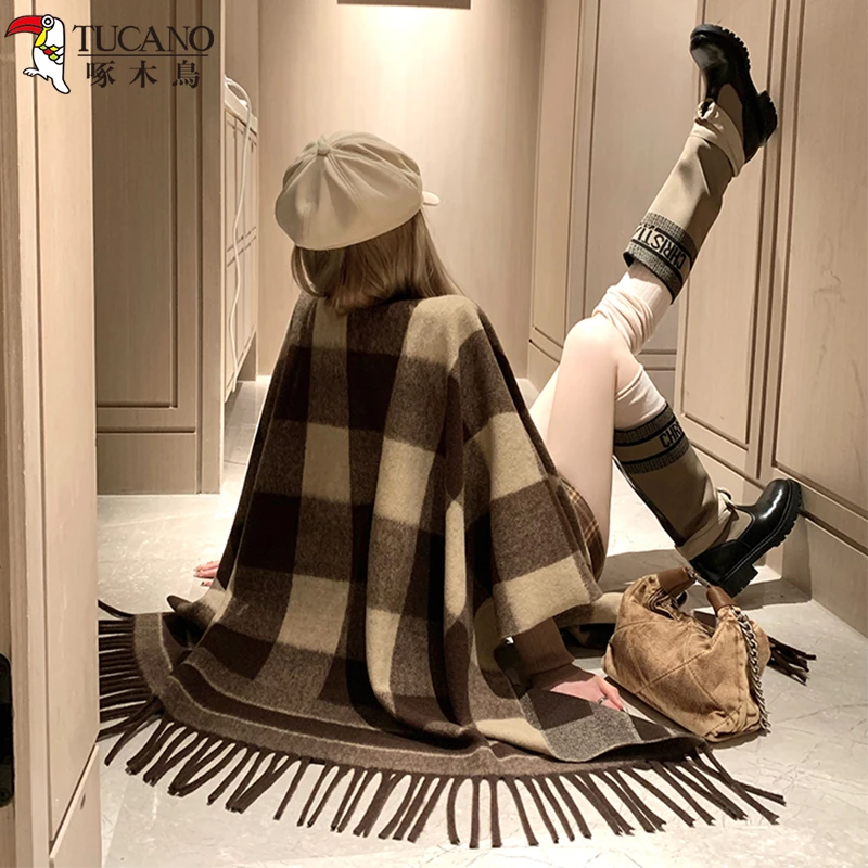 啄木鳥披肩外套加厚保暖2025新款高级感围巾斗篷撞色流苏外搭女