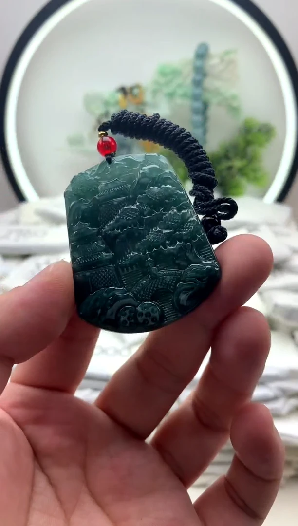 翡翠未镶嵌颈饰山水牌