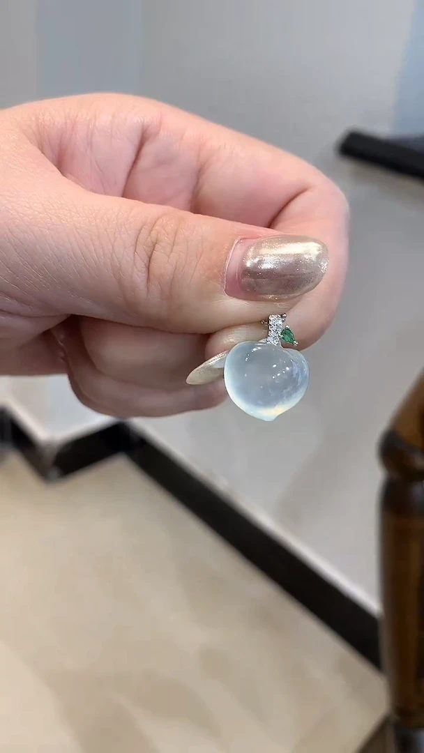 未镶嵌蛇纹石玉吊坠(不含链)桃子