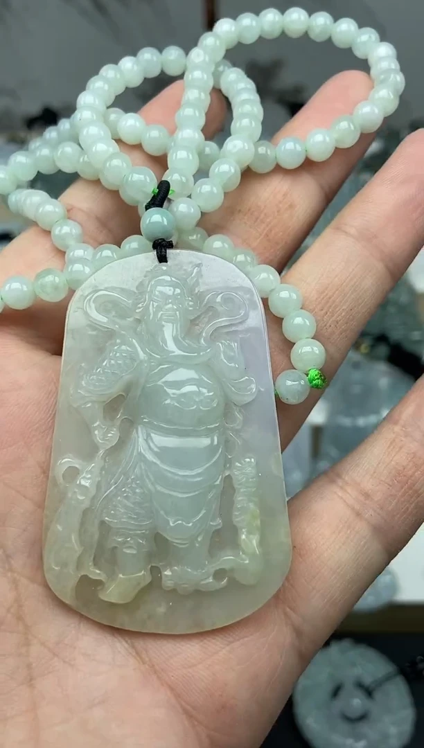 颈饰未镶嵌翡翠关公