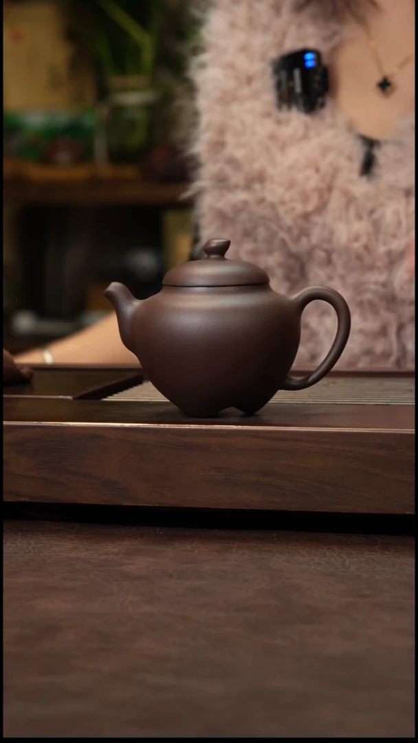 茶壶紫砂紫泥黑星土寿桃壶180cc左右