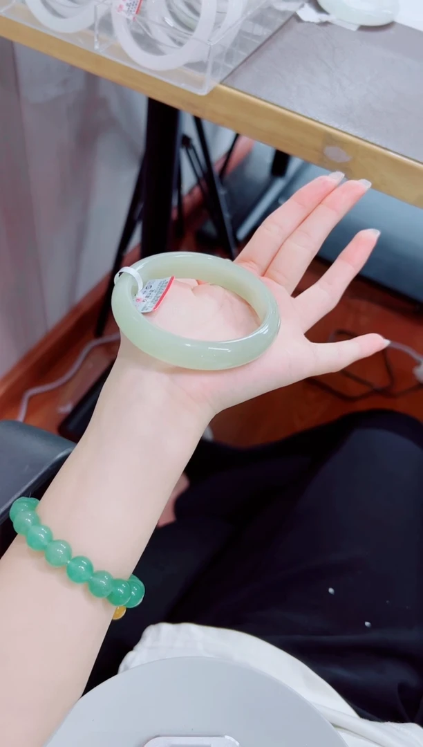 石英质玉手镯未镶嵌143/60.2