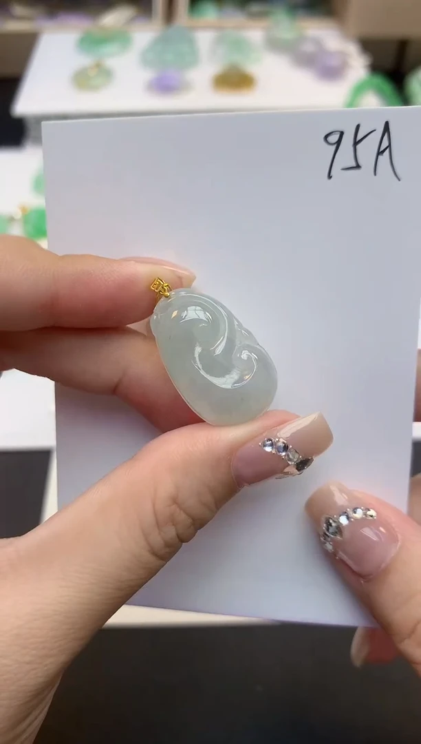 颈饰18K金镶嵌翡翠天然缅甸a货翡翠