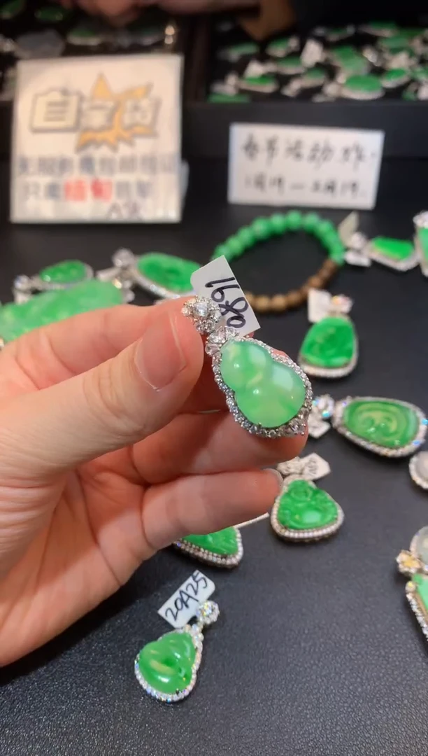 【闪购商品】翡翠颈饰银S925镶嵌翡翠