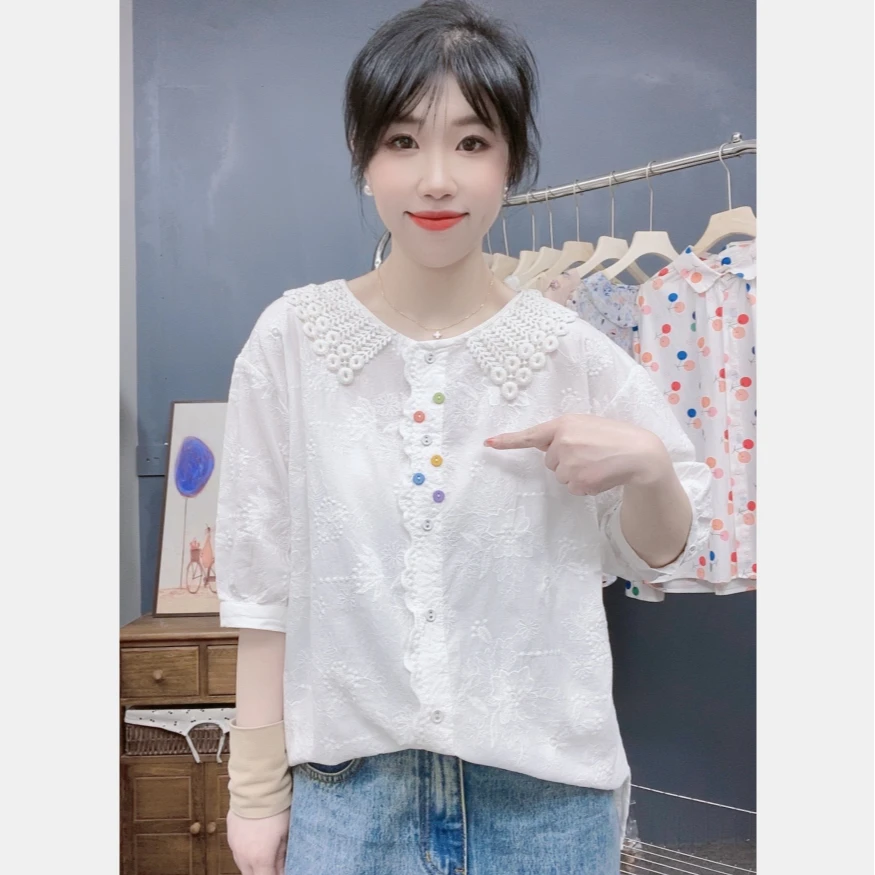 钩花大娃娃领   法式花边彩扣刺绣宽松百搭显瘦中袖上衣衬衫女
