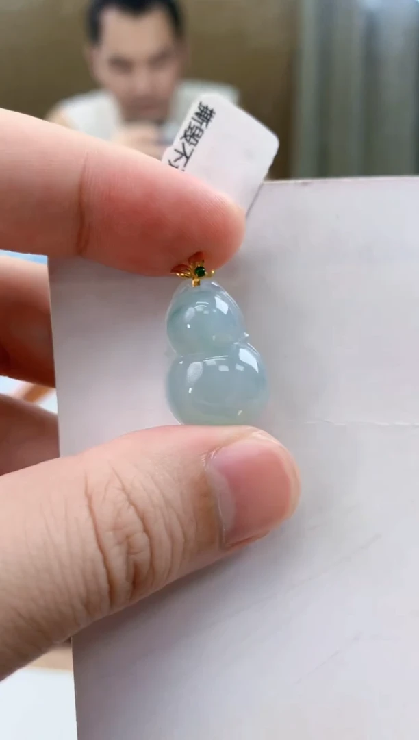 颈饰18K金镶嵌翡翠 天然A货翡翠挂件