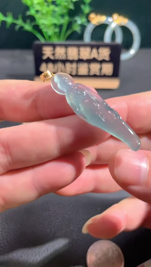 翡翠18K金镶嵌颈饰翡翠